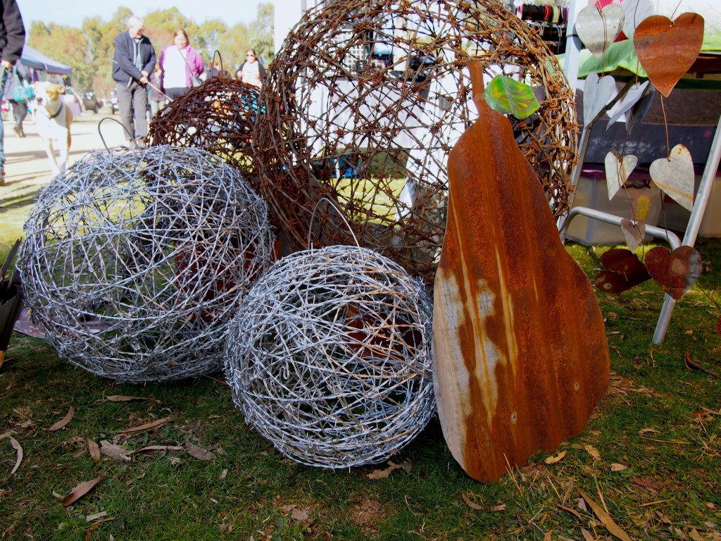 Wire garden sculpture