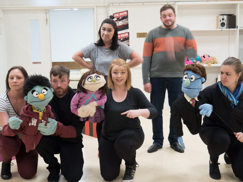 The cast is a mixture of Puppets, puppeteers and 'humans'